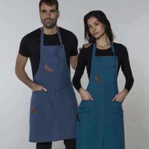 1824ST <br> Delantal estilo peto vigoré con detalles en cuero