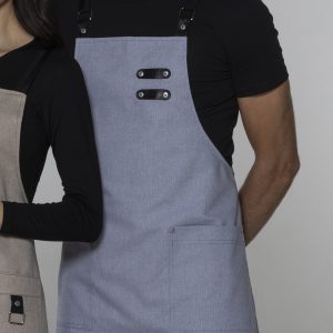 3196P9 <br> Delantal peto vigoré adorno en cuero